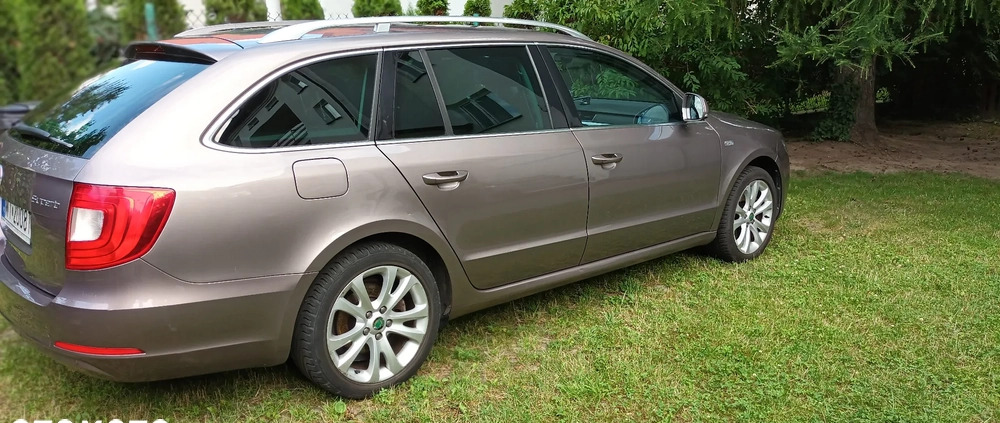 Skoda Superb cena 35000 przebieg: 157000, rok produkcji 2012 z Warszawa małe 121